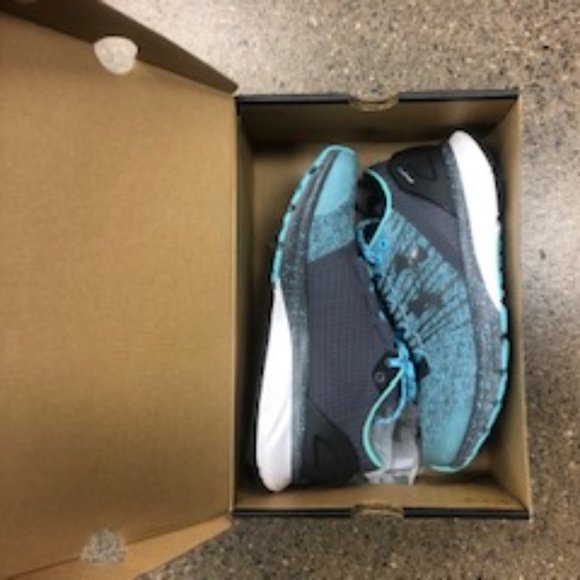 New Under Armour Women's Charged Bandit - Picture 2 of 3